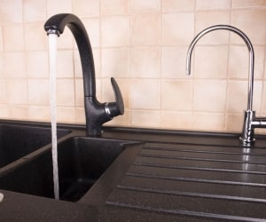 Adoucisseur d’eau vs filtre à eau: quelle est la différence?